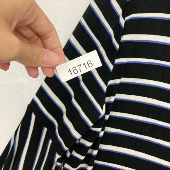 Chico's Travelers Black White Striped Slinky Knit Flare Sleeve Top size 16/18 - Picture 9 of 9